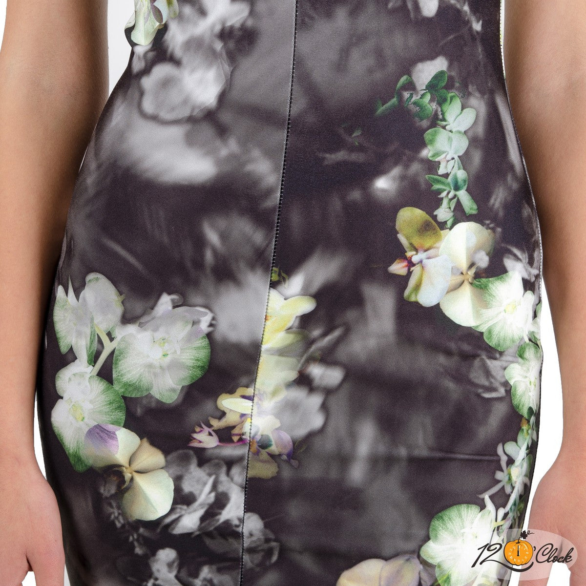 Елегантна вталена рокля от Twelve O'clock