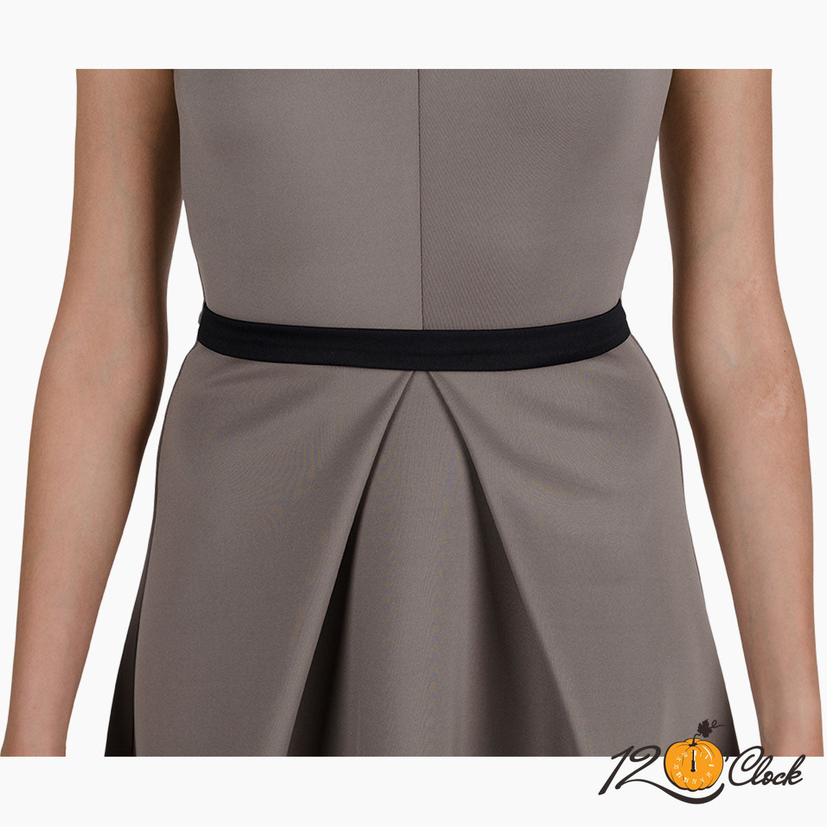 Сива елегантна рокля от неопрен с къс ръкав и черен колан, разкроена от Twelve O'clock