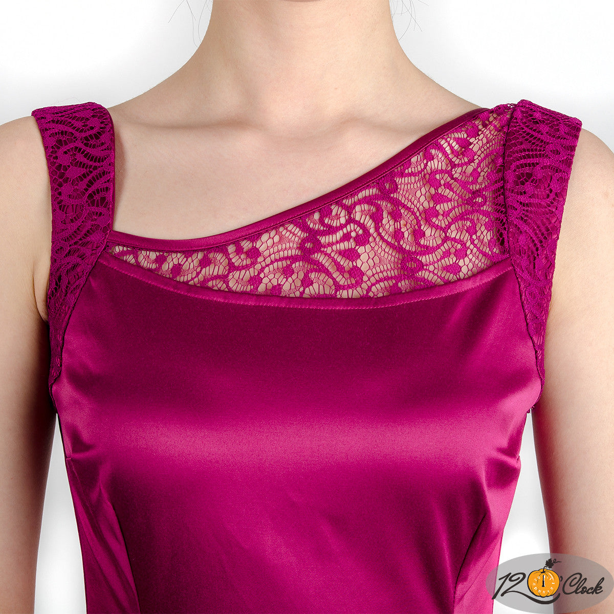 Вталена къса лилава рокля с дателени акценти от Twelve O'clock