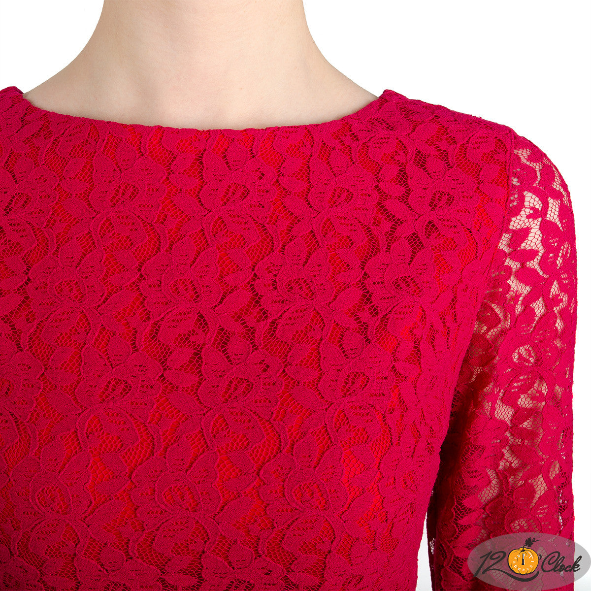 Кокетна къса рокля със сатенена основа