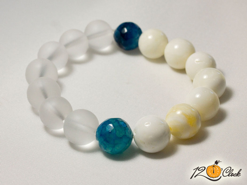 Холистична гривна седеф, планински кристал мат и син драконов ахат от Twelve O'clock
