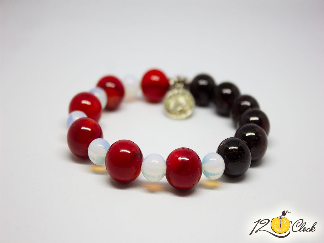 Гривна "Гранат, червен корал и лунен камък" - зодия Скорпион