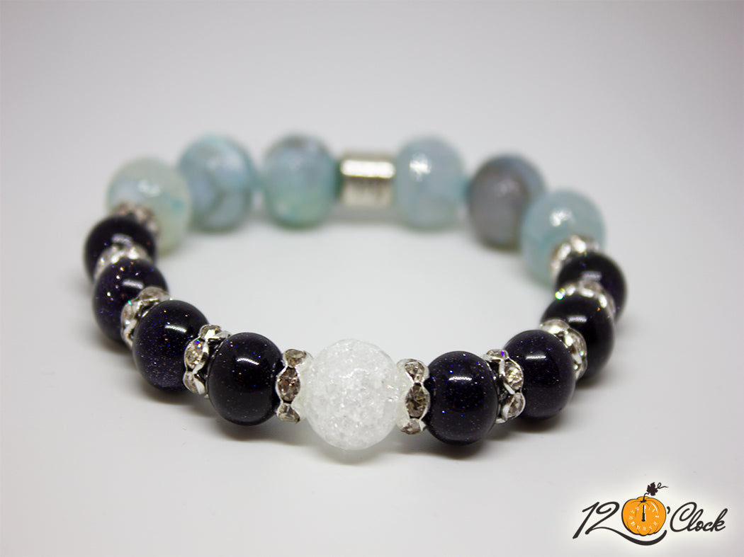 Гривна "Светло син фасетиран драконов ахат, напукан фасетиран планински кристал и слънчев камък" - зодия Дева