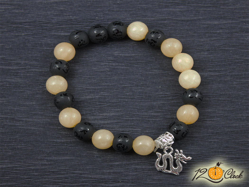 Гривна "Годината на дървения дракон" - оникс с йероглифи и жадеит