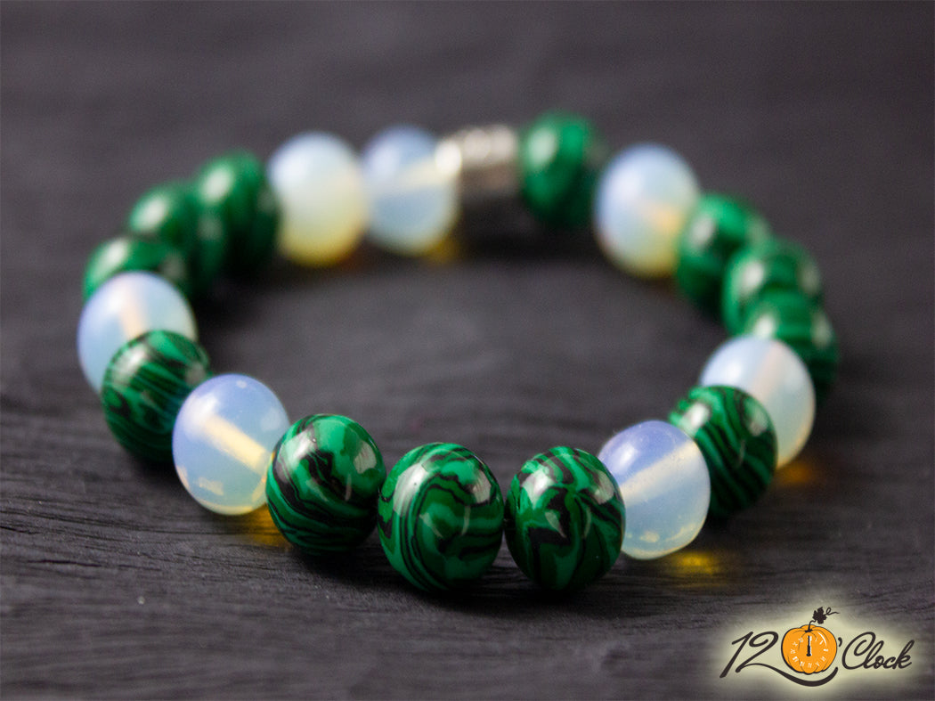 Гривна "Малахит и лунен камък" - зодия Рак