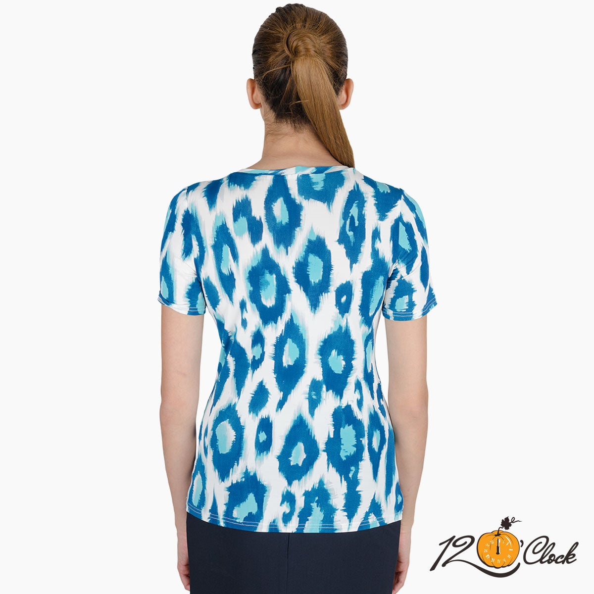 Лятна блуза от нежна материя с леопардова щампа в синьо и бяло от Twelve O'clock