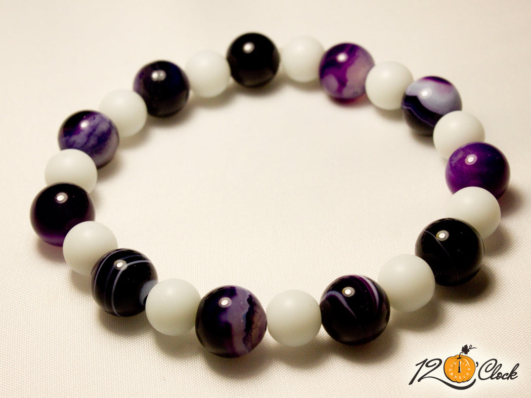 Ръчно изработена гривна от бял ахат мат и лилав ивчест ахат от Twelve O'clock