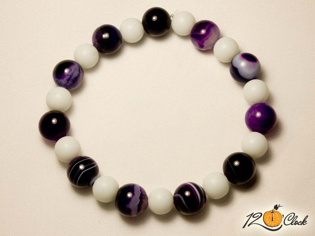 Ръчно изработена гривна от бял ахат мат и лилав ивчест ахат от Twelve O'clock