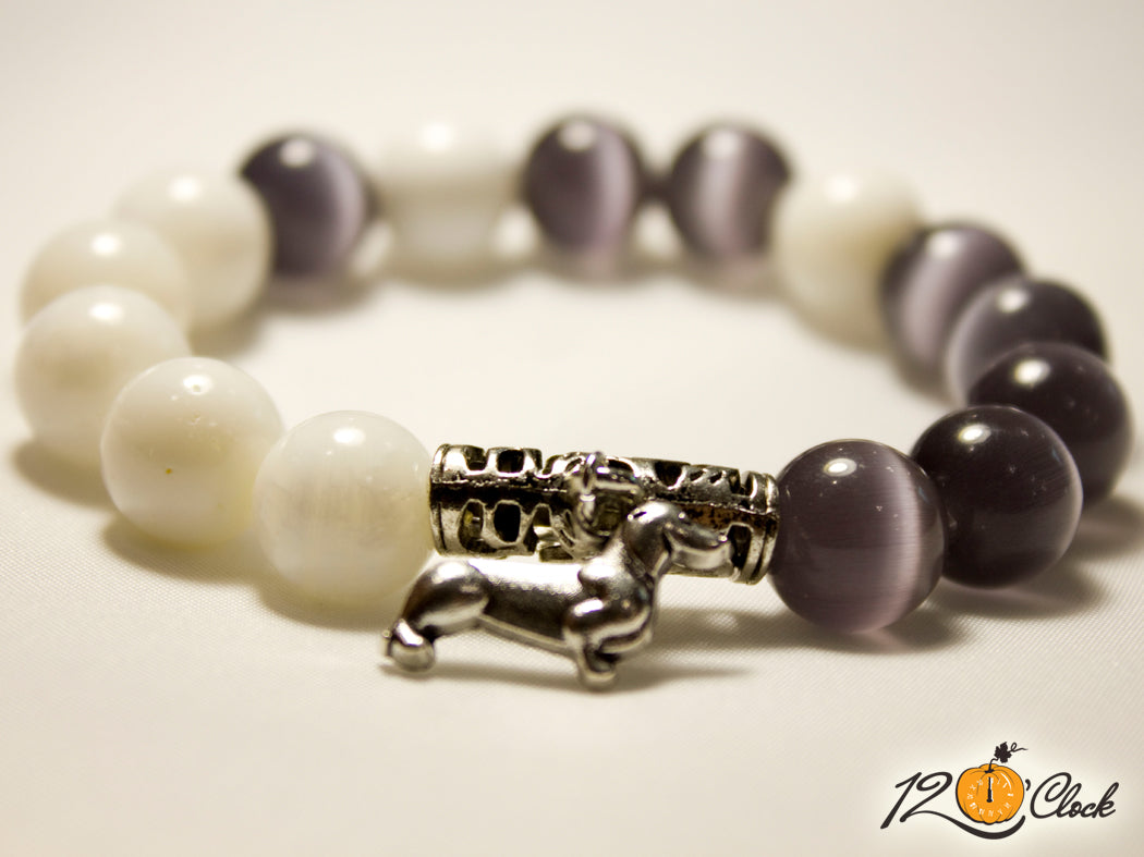 Ръчно изработена гривна със седеф и сиво котешко око и висулка кученце от Twelve O'clock