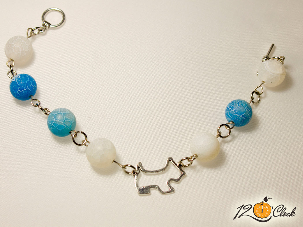 Ръчно изработена гривна с кученце и син и бял драконов ахат мат от Twelve O'clock