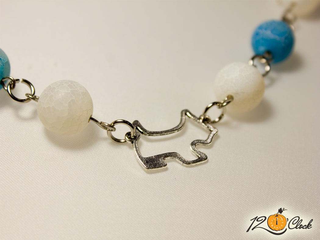 Ръчно изработена гривна с кученце и син и бял драконов ахат мат от Twelve O'clock