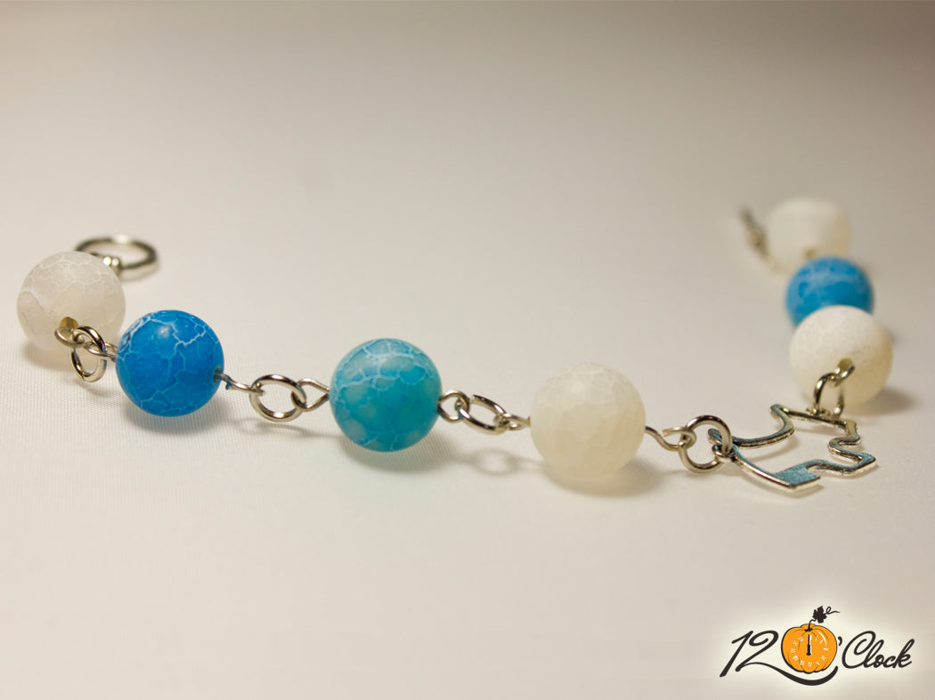 Ръчно изработена гривна с кученце и син и бял драконов ахат мат от Twelve O'clock