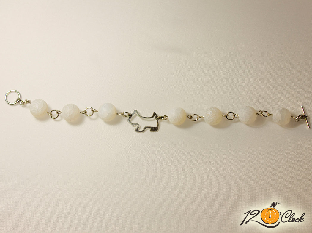 Ръчно изработена гривна с кученце и бял драконов ахат мат от Twelve O'clock
