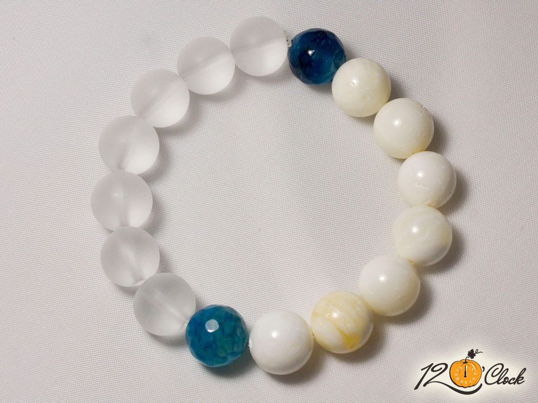 Холистична гривна седеф, планински кристал мат и син драконов ахат от Twelve O'clock