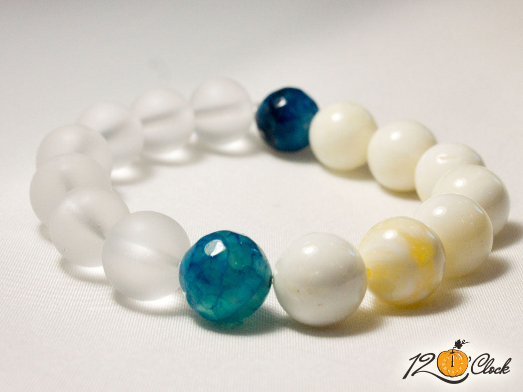 Холистична гривна седеф, планински кристал мат и син драконов ахат от Twelve O'clock